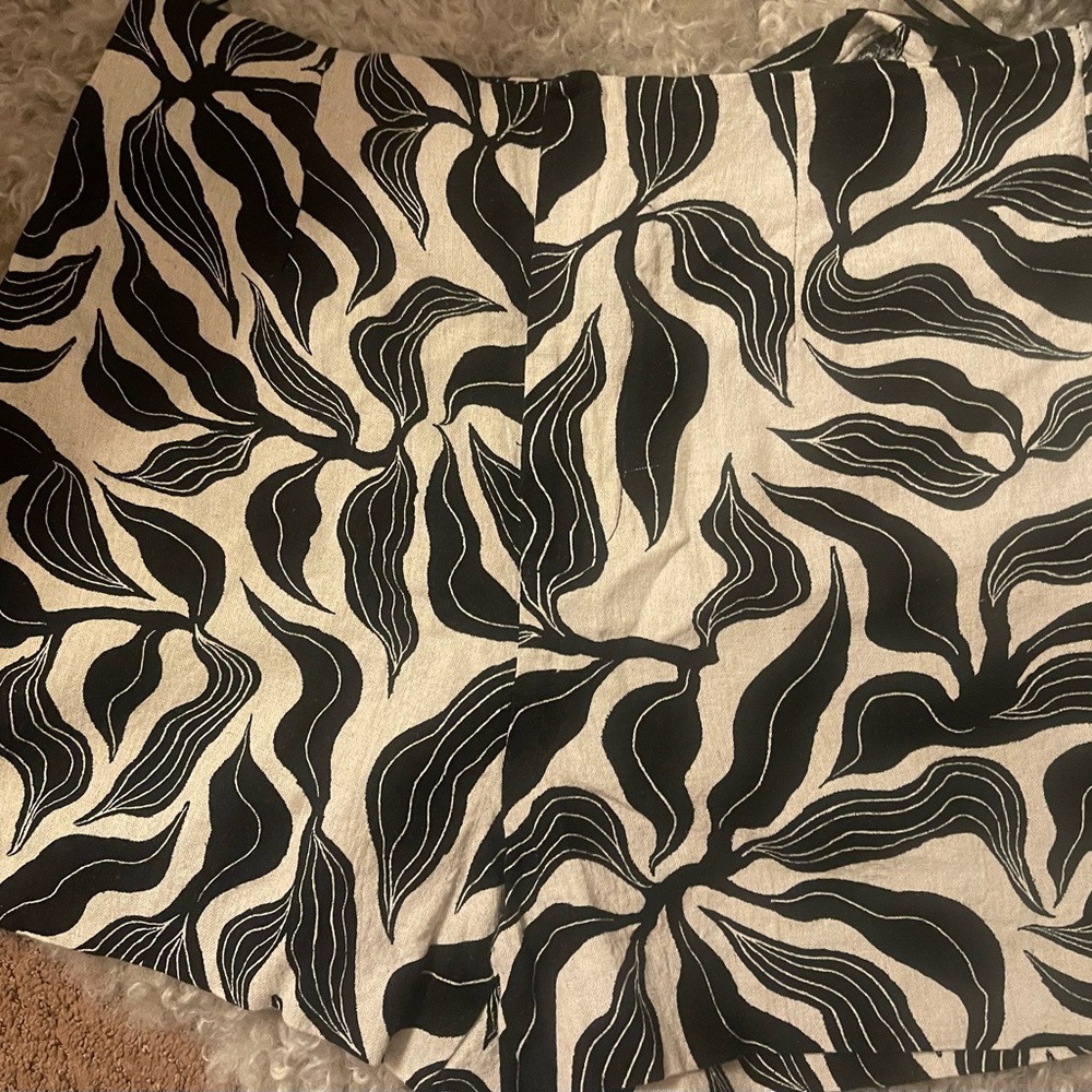Zara Black and Cream Floral Pattern Shorts